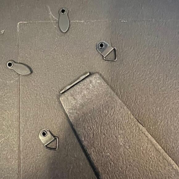 Frame 5 x 7 pewter color wooden frame, leaf embossed design, easel back - Picture 5 of 6